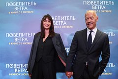 Бондарчук пришел с супругой на премьеру фильма про Конюхова