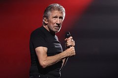 Лидер Pink Floyd потребовал от поклонников «свалить» с его концерта
