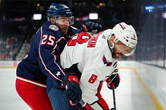 Овечкин принял участие в массовой драке в предсезонном матче НХЛ